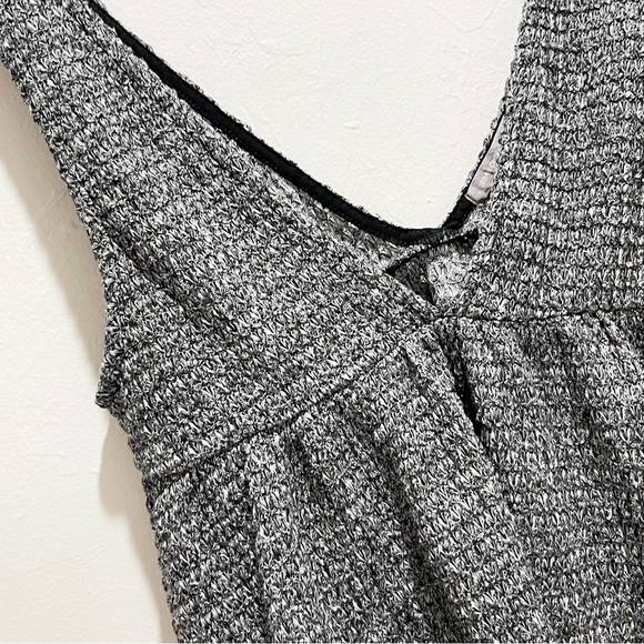 URBAN OUTFITTERS Women’s Black Marled Waffle Knit Double-V Peplum Top Size L - Picture 3 of 7